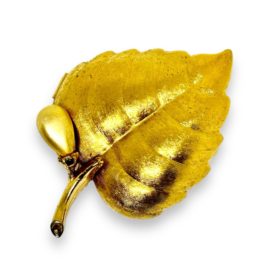 Vintage 70’s 80’s Gold Tone Large Leaf Parfum Locket Brooch Pin AVON